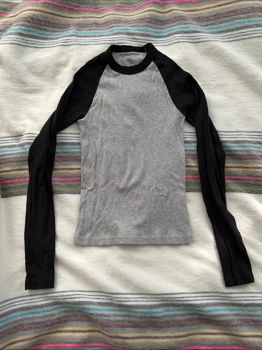 Women’s Raglan Long-Sleeve Top - Gray with navy sleeves